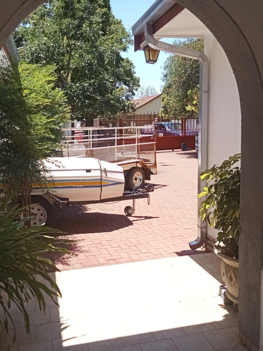 4 Bedroom Property for Sale in Bishops Bay Free State